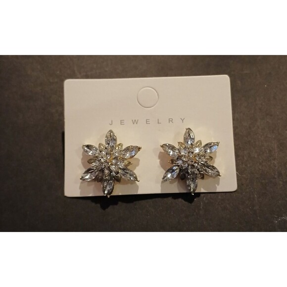 Sparkling Shiny Cubic Zirconia Snowflake Design Stud Earrings Costume Jewelry - Picture 6 of 8